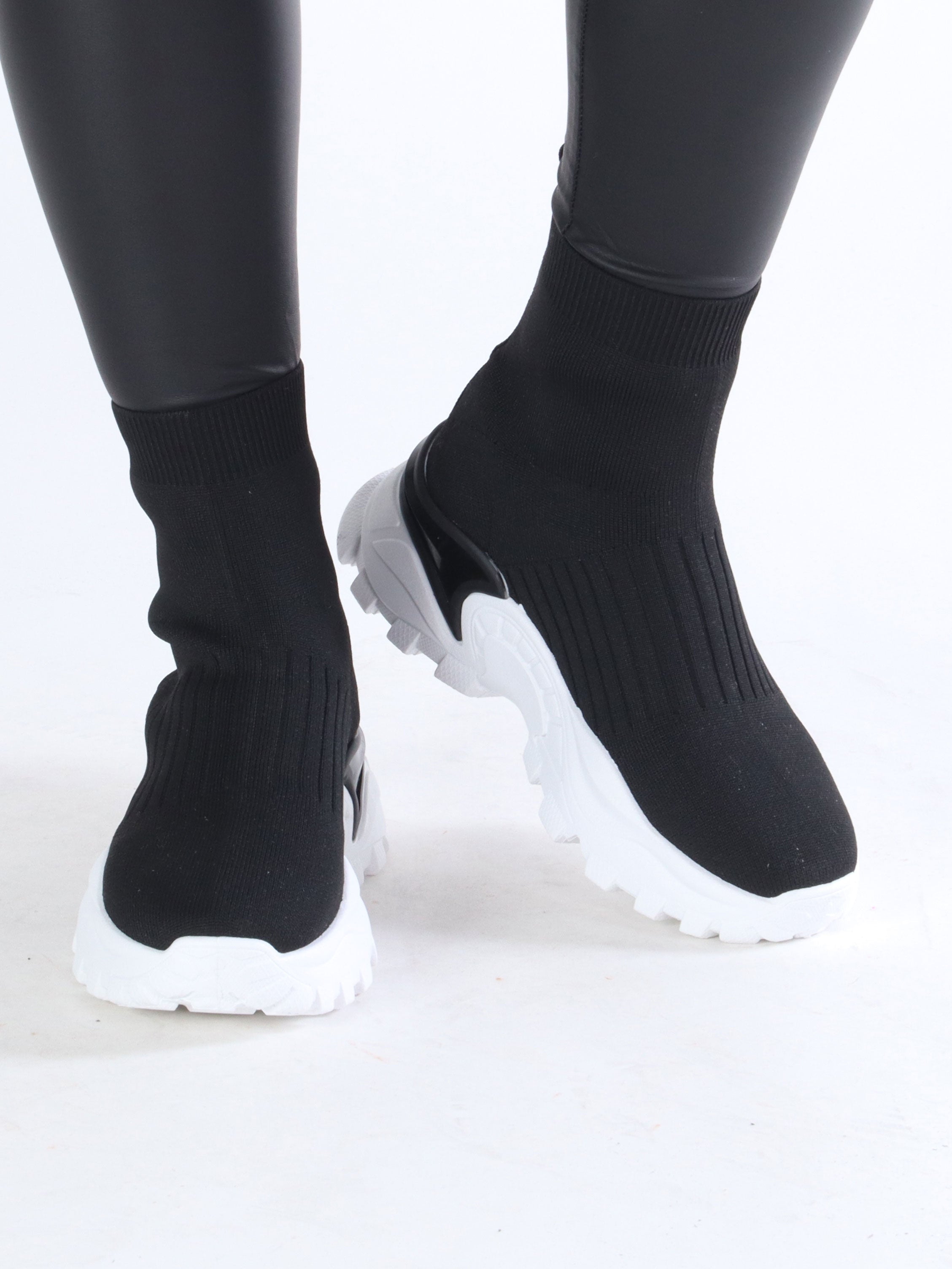 Lisamona - Kraftiga strumpskor med vit sula